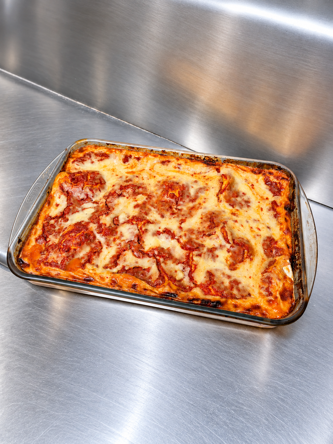 Sfoglia fresca e ragù con macinata scelta di bovino, senza carne di maiale. Il gusto della tradizione, fatto con passione!